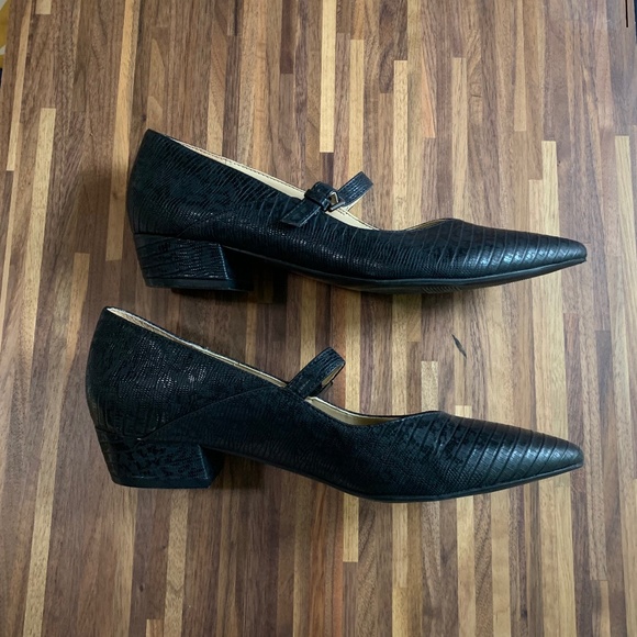 Naturalizer "Florencia" Pointed Toe Mary Jane - Picture 4 of 10